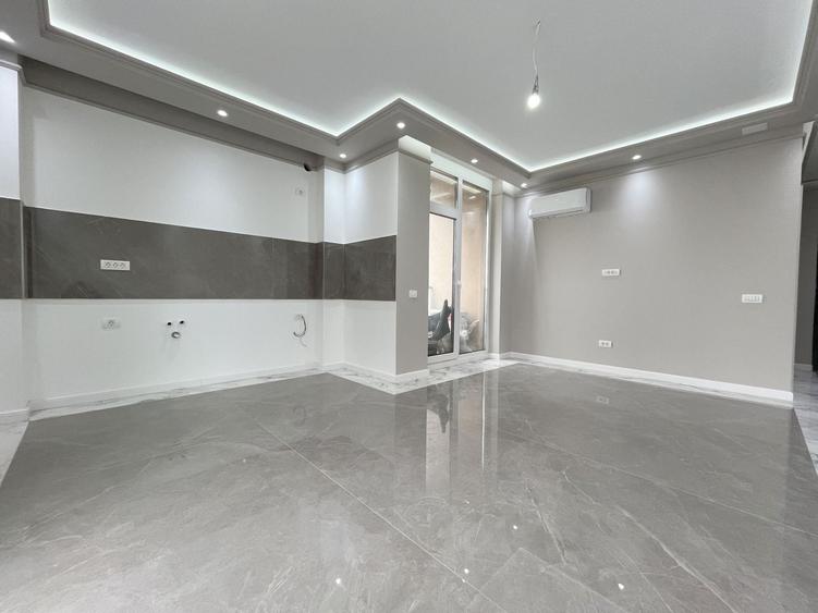 Apartament cu 3 camere semidecomandat în Torontalului
