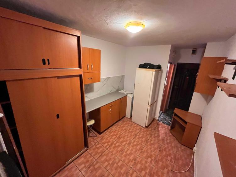 Garsonieră decomandată în Complex Studențesc