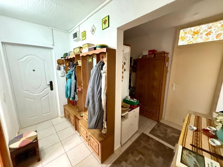 Apartament cu 3 camere decomandat în Lenin