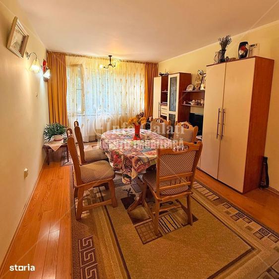 Apartament cu 4 camere în Micro 16