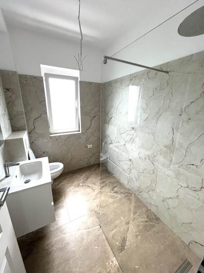Duplex cu 4 camere cu Teren 375 Mp în Covaci