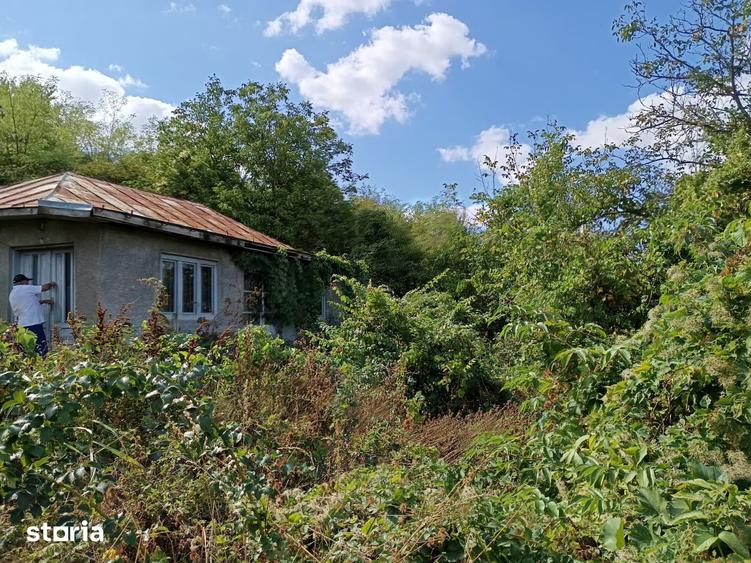 Casă cu 2 camere cu Teren 2474 Mp în Merei