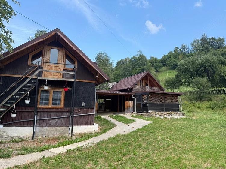 Casă cu 4 camere cu Teren 933 Mp în Frumosu