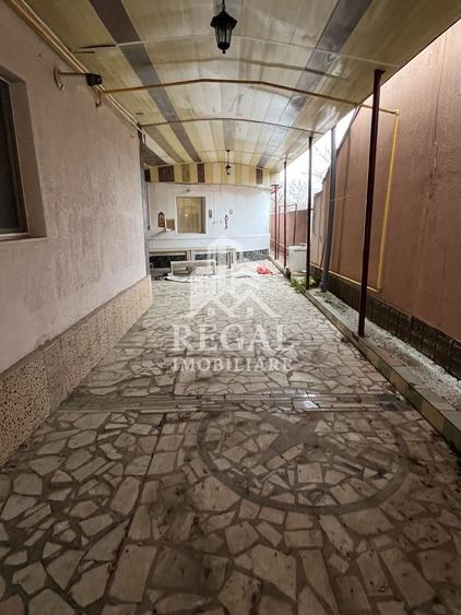 Casă individuală cu 3 camere cu Canalizare în Central