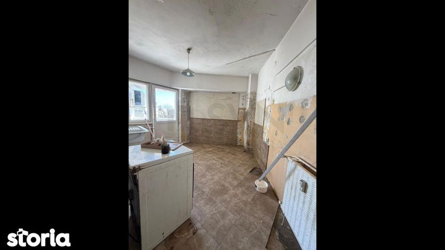 Apartament cu 3 camere decomandat în Crângași