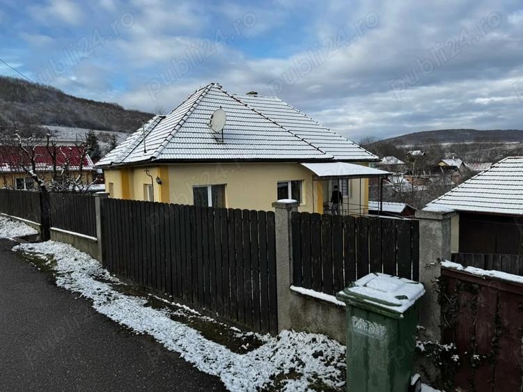 Casă cu 3 camere cu Teren 1890 Mp în Vâlcele