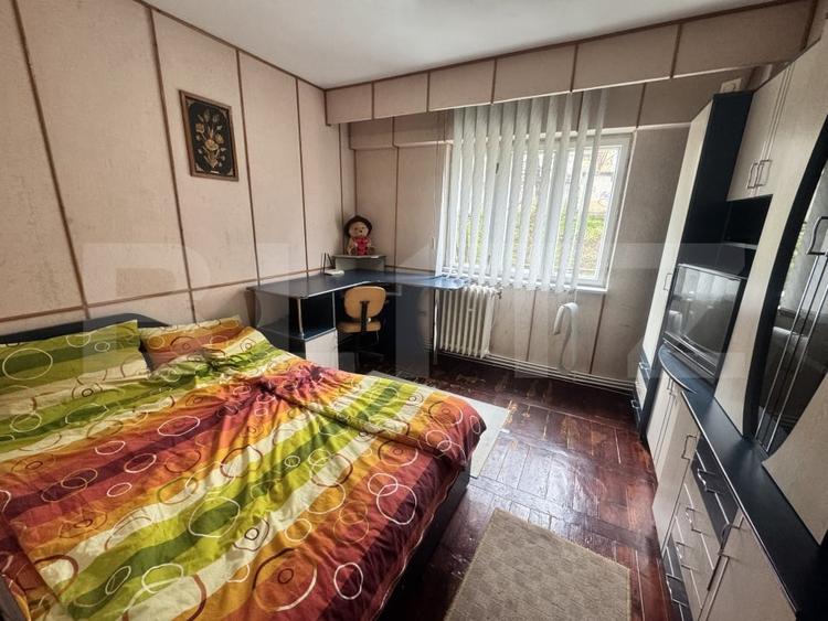 Apartament cu 3 camere decomandat, mobilat în Sud