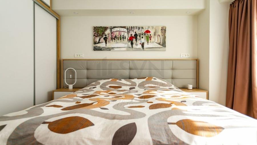 Apartament cu 3 camere semidecomandat, mobilat în Calea Victoriei
