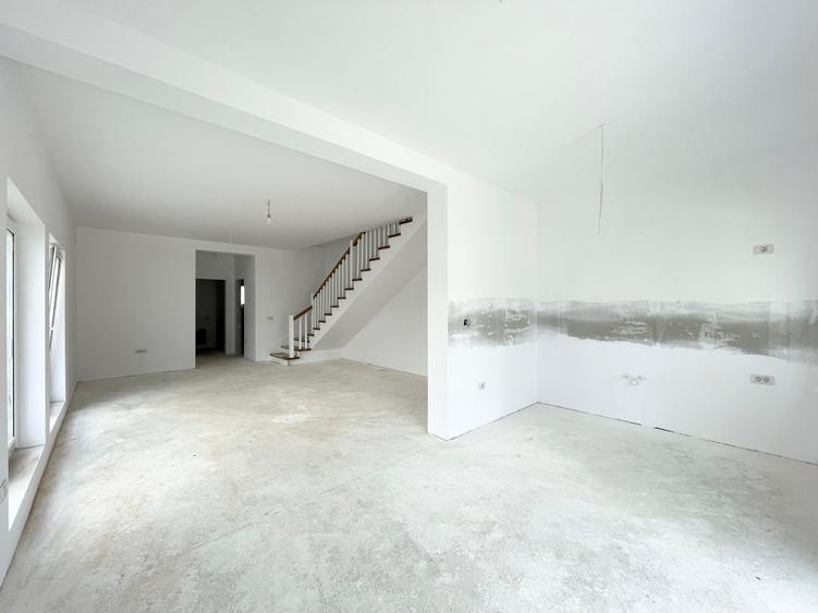Duplex cu 4 camere cu Canalizare în Urseni