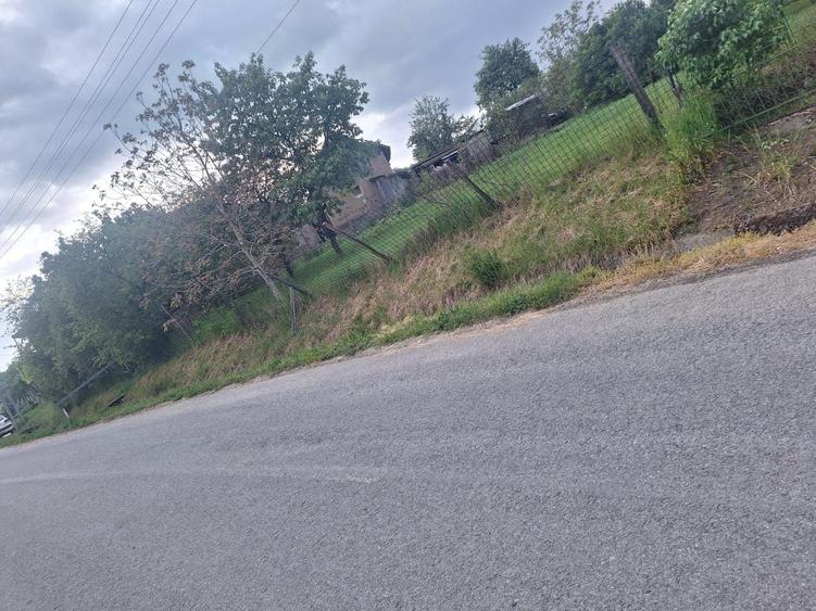 Teren de 1400 mp, în Agrișu de Sus