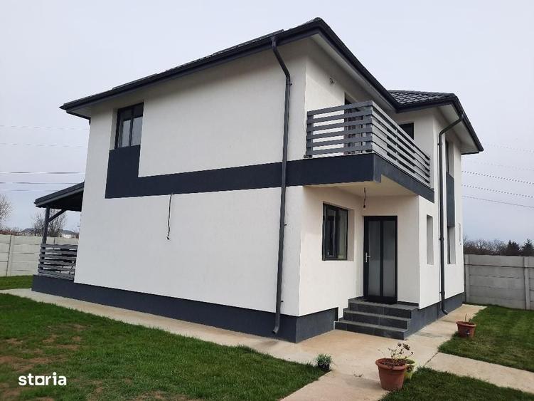 Casă cu 4 camere în Bâcu