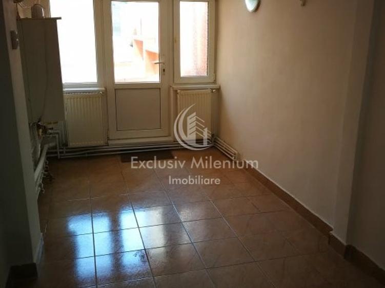 Casă individuală cu 6 camere cu Canalizare în Tineretului