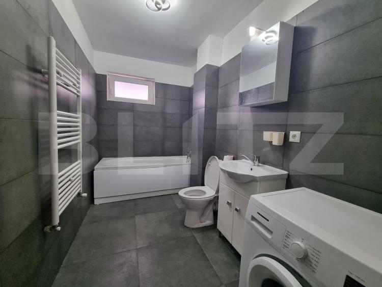 Apartament cu 3 camere semidecomandat în Dâmbul Rotund