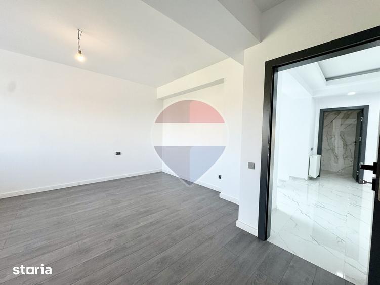 Casă cu 6 camere cu Teren 422 Mp în Central