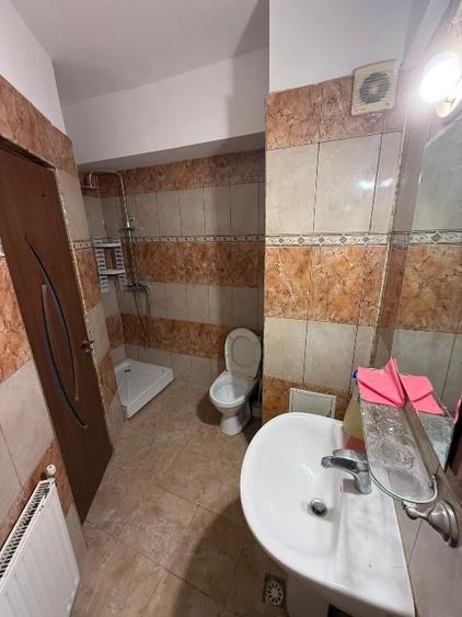Apartament cu 3 camere decomandat în Casa de Cultură