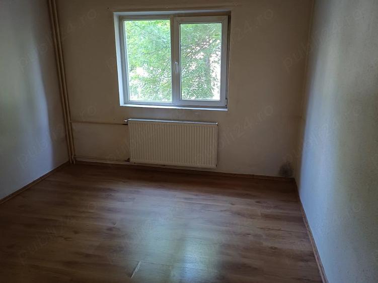 Apartament cu 3 camere decomandat în Vest