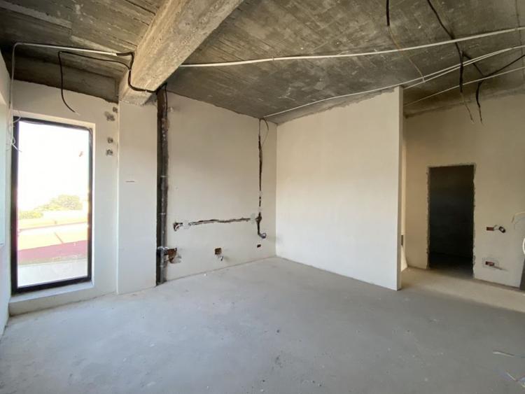 Penthouse cu 4 camere decomandat în Peninsula