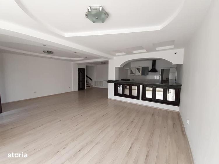 Casă cu 4 camere în Central
