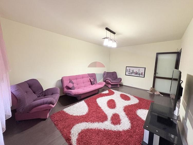 Apartament cu 3 camere decomandat, mobilat în Micălaca