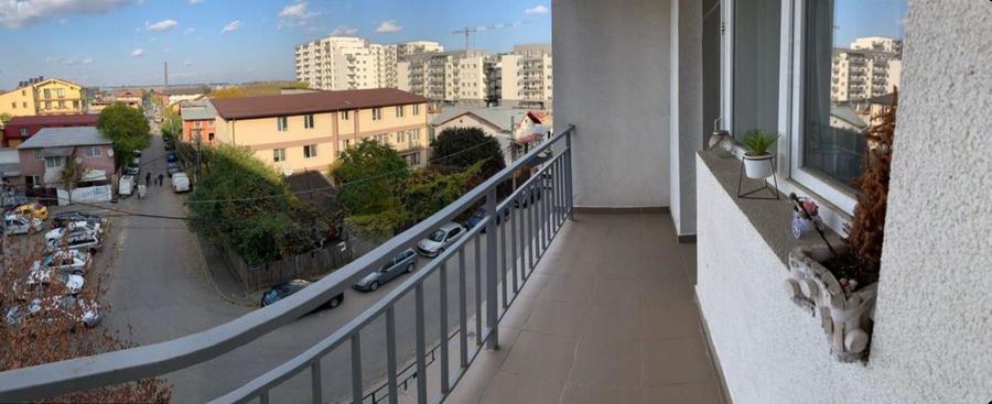 Apartament cu 3 camere decomandat în Titan