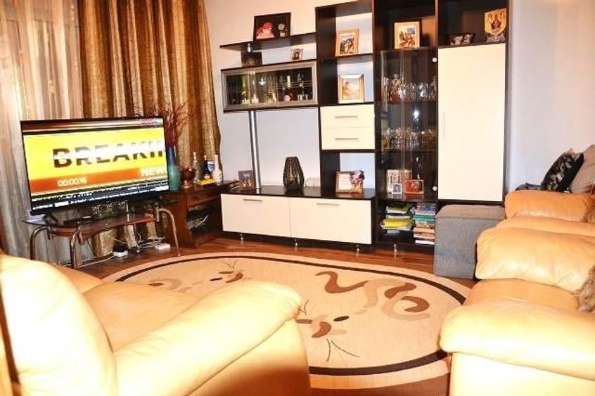 Apartament cu 3 camere decomandat în Micro 4