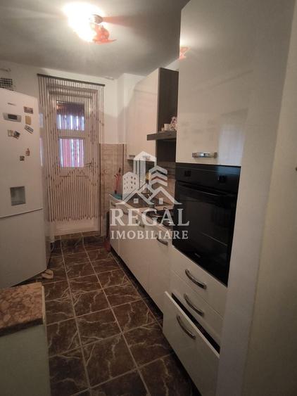 Apartament 3 camere de vânzare – Zona Micro 4 (lângă Supeco) - 2