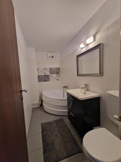 Apartament cu 3 camere decomandat, mobilat în Sebastian