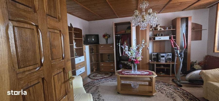 Casă cu 3 camere în Central