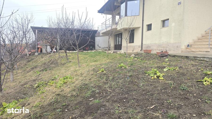 Casă cu 3 camere cu Teren 1020 Mp în Zăvoi