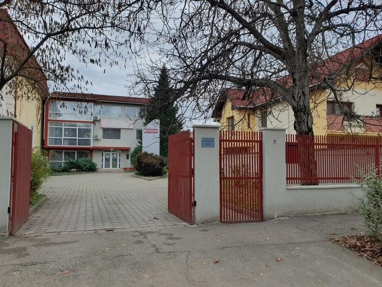 Birou, de 500 mp, în Lipovei