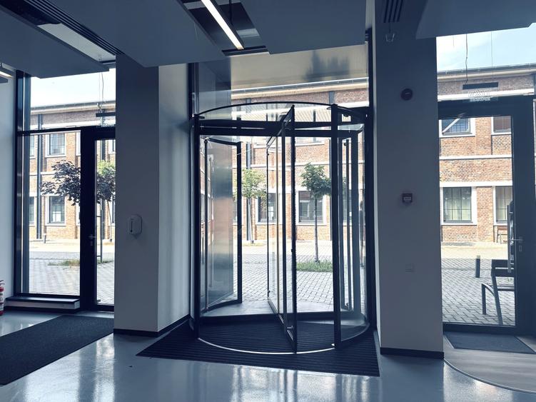 Birou, de 550 mp, în Gară
