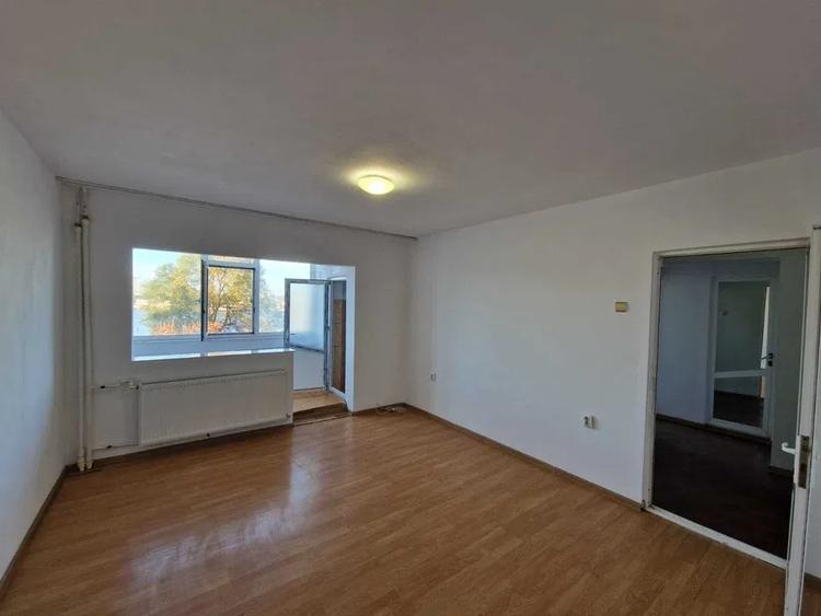 Apartament cu 2 camere decomandat în Pelican