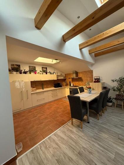 Apartament cu 3 camere decomandat în Exterior Vest