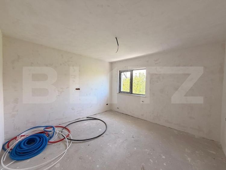 Triplex nou, 107.40 mp, teren 306 mp, zona Calea Severinului - Ambasador - 15