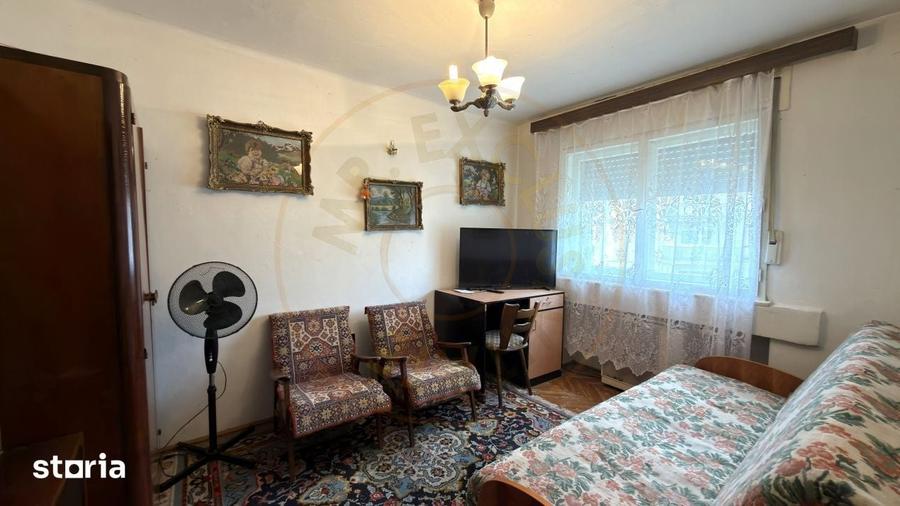 Apartament cu 3 camere semidecomandat, mobilat în Central
