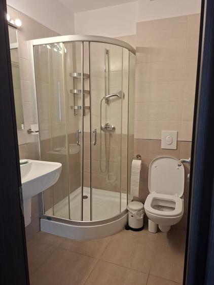Apartament cu 3 camere semidecomandat în Calea Călărașilor