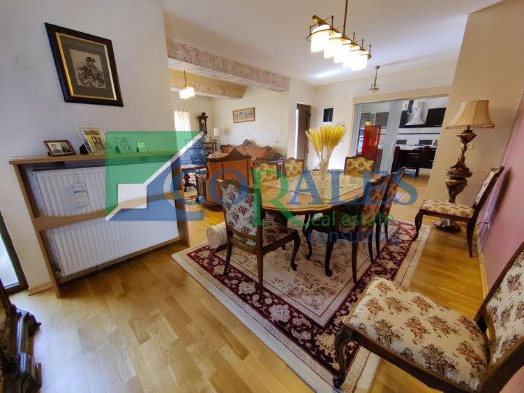 Casă individuală cu 6 camere cu Canalizare în Girocului
