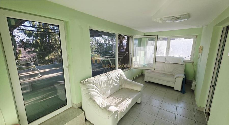Casă individuală cu 16 camere cu Canalizare în Dâmbul Rotund