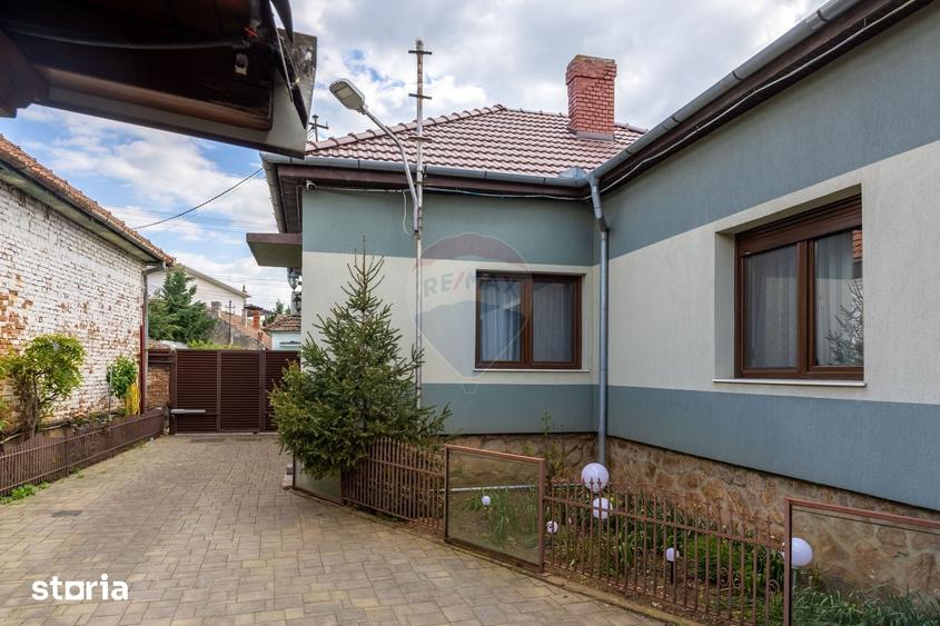 Casă cu 5 camere cu Teren 1085 Mp în Aradul Nou