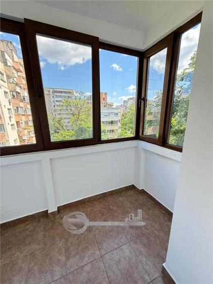 Apartament 3 camere, 75 mp, 2 băi, 2 balcoane, CT, 3 AC, boxă 9 mp  - 9