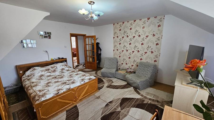 Casă cu 5 camere cu Canalizare în Central