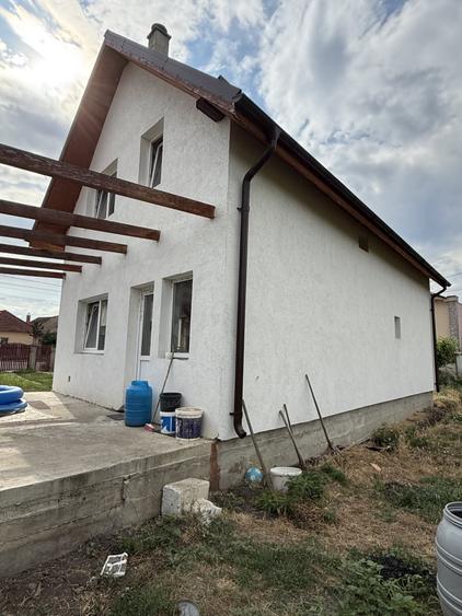 Casă individuală cu 4 camere cu Canalizare în Sânnicoară