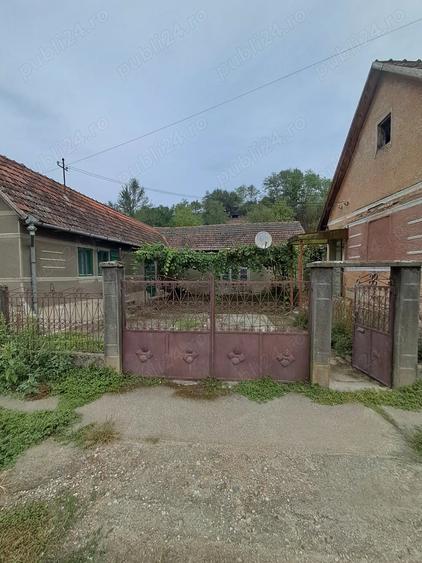 Casă cu 4 camere în Nadăș
