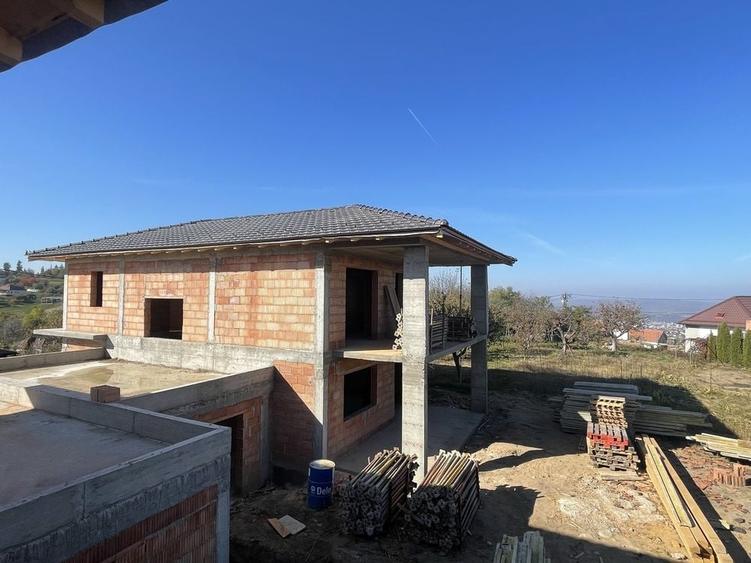 Casă cu 4 camere cu Teren 173 Mp în Exterior Vest