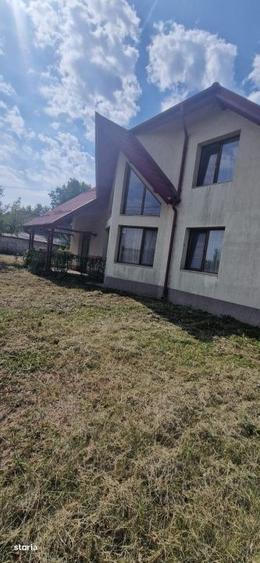 Casă cu 4 camere în Moșoaia
