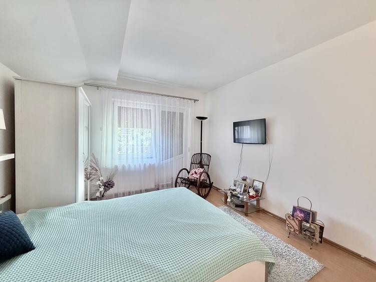Casă individuală cu 4 camere cu Canalizare în Sânmihaiu Român