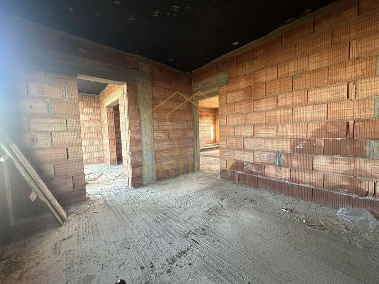 Duplex cu 5 camere cu Teren 365 Mp în Urseni