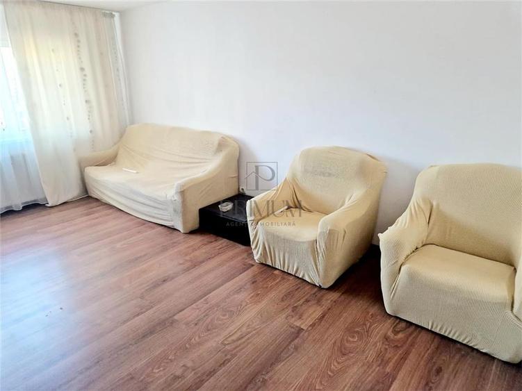 Apartament cu 3 camere decomandat, mobilat în Lunei