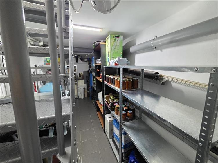 Casă cu 10 camere cu Teren 620 Mp în Mogoșoaia