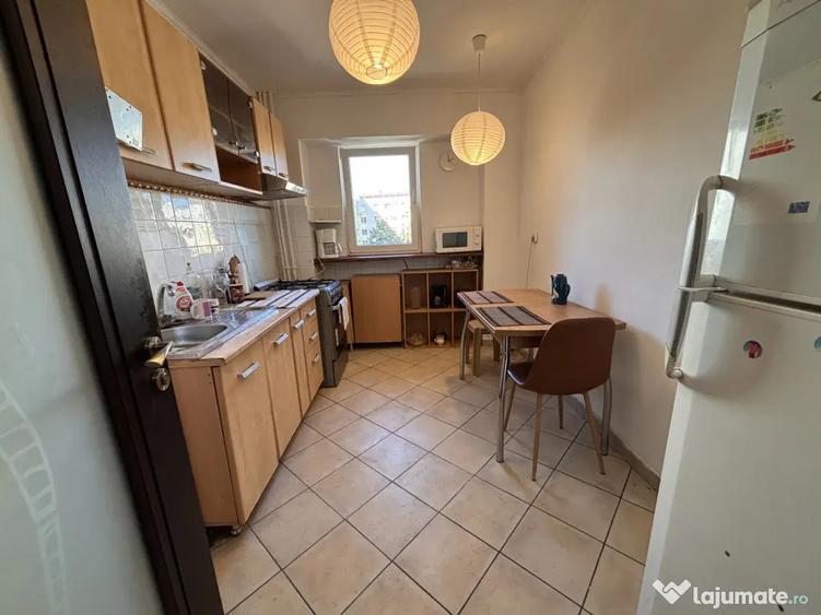 Apartament cu 3 camere semidecomandat, mobilat în Iancului